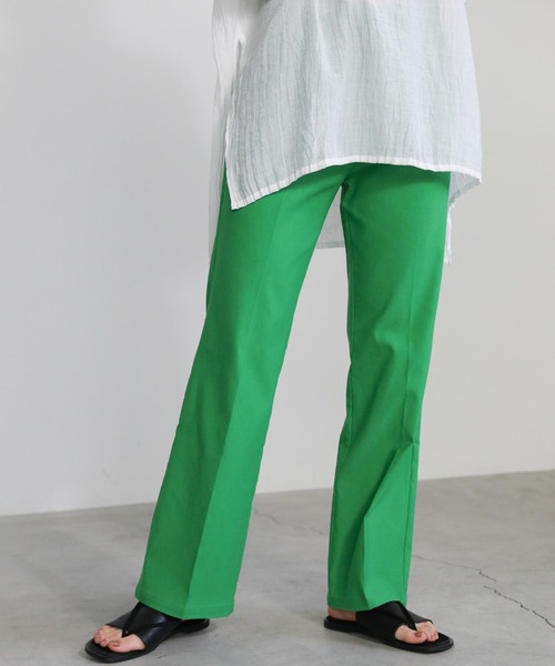 select MOCA(セレクトモカ)の「【PREMIUM PANTS】ストレッチフレアパンツ(その他パンツ・レディース・パープル/グリーン/アイボリー/レンガ・SMALL/MEDIUM)」の2枚目の写真