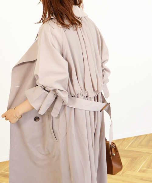 Monocoro toppi（モノコロトッピ）の「バックシフォントレンチコート 21SS（トレンチコート・レディース・ベージュ/ブルー系その他/グレイッシュベージュ・M）」の2枚目の写真