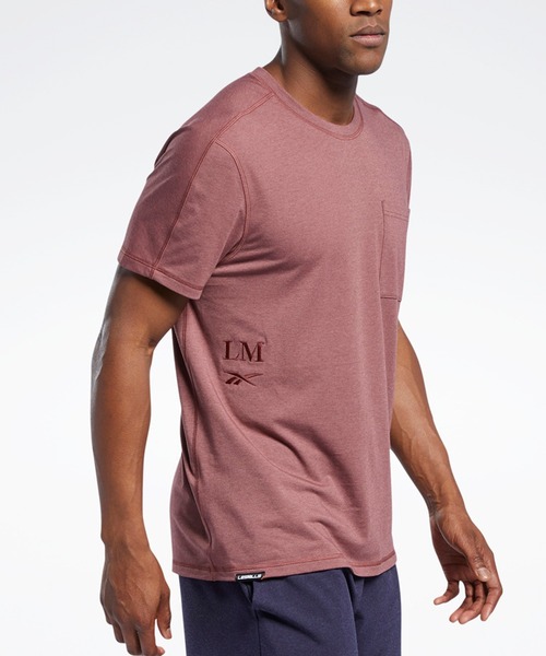 Reebok(リーボック)の「レズミルズ ポケット Tシャツ(Tシャツ/カットソー・メンズ・レッド/ネイビー・X-SMALL/LARGE/X-LARGE/MEDIUM/SMALL/XX-LARGE)」の2枚目の写真