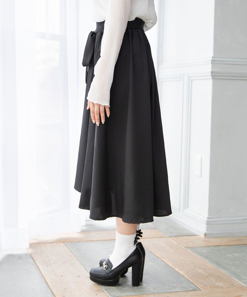 Newlyme（ニューリーミー）の「フィッシュテールリボンスカート（スカート・レディース・ブラック/イエロー/ブルー/グリーン/グレイッシュベージュ/ベビーピンク・MEDIUM/LARGE）」の15枚目の写真