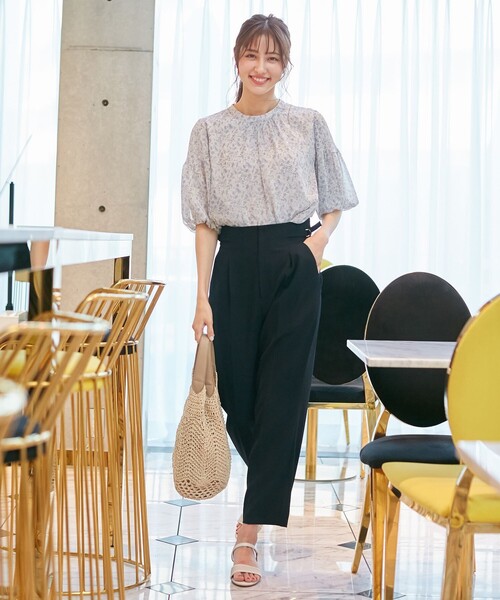 ANY SIS(エニィスィス)の「【洗える】ハイウエストサイドバックル テーパードパンツ(その他パンツ・レディース・ライトグレー系/黄土色系/ネイビー系・1/2/3)」の4枚目の写真