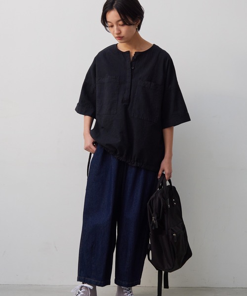 OMNES Another Edition（オムネス アナザーエディション）の「製品染め コットンビッグポケットプルオーバーシャツ（シャツ/ブラウス・レディース・ブラック/ベージュ/カーキ/モカ・FREE）」の2枚目の写真