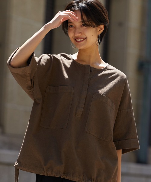 OMNES Another Edition（オムネス アナザーエディション）の「製品染め コットンビッグポケットプルオーバーシャツ（シャツ/ブラウス・レディース・ブラック/ベージュ/カーキ/モカ・FREE）」の6枚目の写真