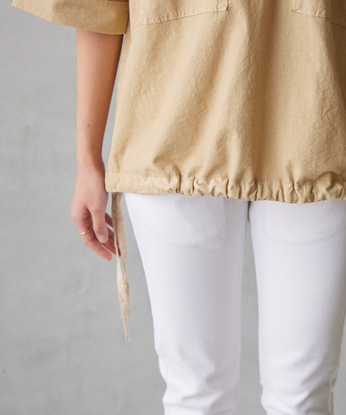 OMNES Another Edition（オムネス アナザーエディション）の「製品染め コットンビッグポケットプルオーバーシャツ（シャツ/ブラウス・レディース・ブラック/ベージュ/カーキ/モカ・FREE）」の9枚目の写真