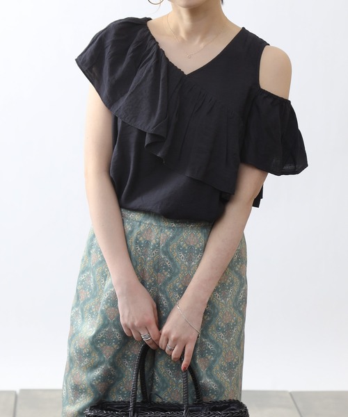 COLONY 2139（コロニートゥーワンスリーナイン）の「【WEB・一部店舗限定】スラブガーゼアウトカットレイヤーフリルブラウス（シャツ/ブラウス・レディース・オフホワイト/ブラック/ピンク・FREE）」の2枚目の写真