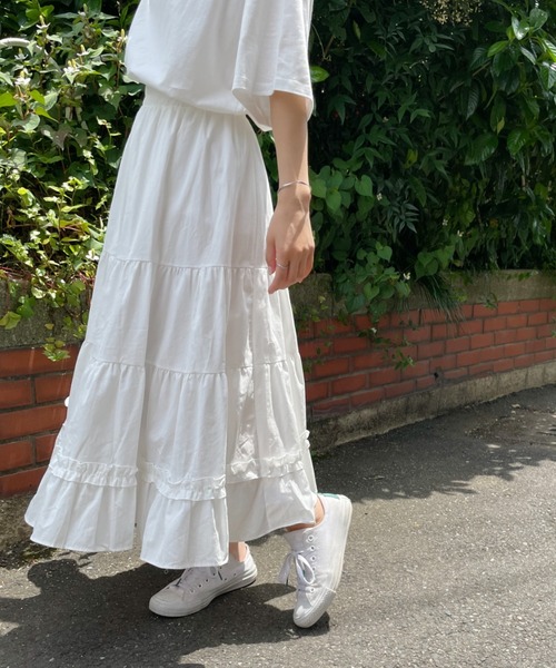 at12:03（アットイチニーゼロサン）の「ティアードフリルボリュームロングスカート（スカート・レディース・ホワイト/ブラック・FREE）」の7枚目の写真