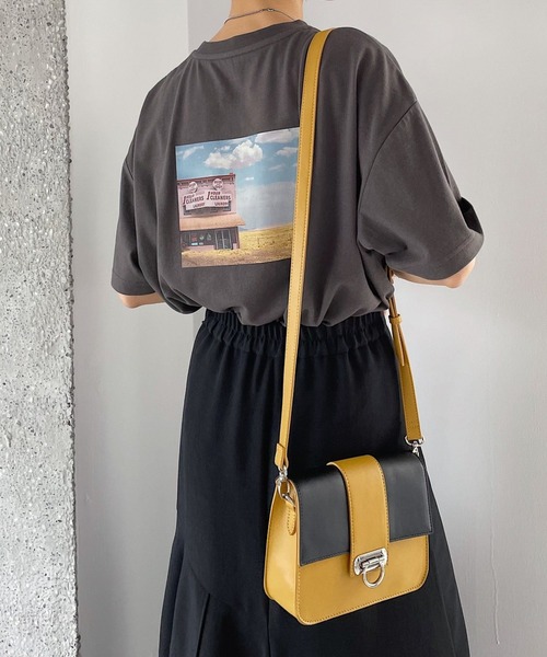 PAGEBOY（ページボーイ）の「バイカラースクエアショルダー（ショルダーバッグ・レディース・ホワイト×ブラック/イエロー系その他・FREE）」の4枚目の写真