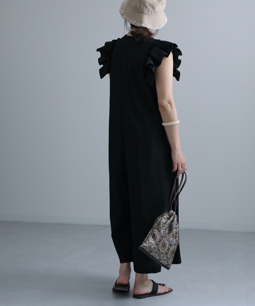 ap retro（アプレトロ）の「フリルショルダーオールインワン【ZOZO限定アイテム】（サロペット/オーバーオール・レディース・アイボリー/ブラック・FREE）」の16枚目の写真