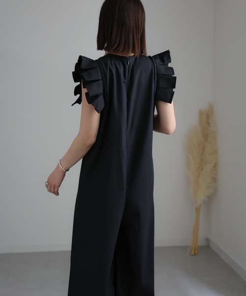 ap retro（アプレトロ）の「フリルショルダーオールインワン【ZOZO限定アイテム】（サロペット/オーバーオール・レディース・アイボリー/ブラック・FREE）」の21枚目の写真