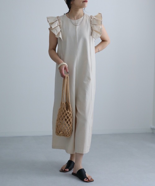 ap retro（アプレトロ）の「フリルショルダーオールインワン【ZOZO限定アイテム】（サロペット/オーバーオール・レディース・アイボリー/ブラック・FREE）」の4枚目の写真