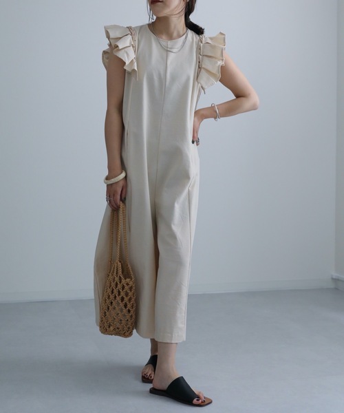 ap retro（アプレトロ）の「フリルショルダーオールインワン【ZOZO限定アイテム】（サロペット/オーバーオール・レディース・アイボリー/ブラック・FREE）」の7枚目の写真