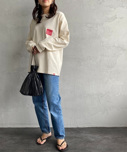 Manhattan Portage（マンハッタンポーテージ）の「[MANHATTAN PORTAGE/マンハッタンポーテージ] 別注 バックプリントロングスリーブTシャツ（Tシャツ/カットソー・レディース・チャコール/アイボリー/グレー・S/M/L/XL）」の5枚目の写真