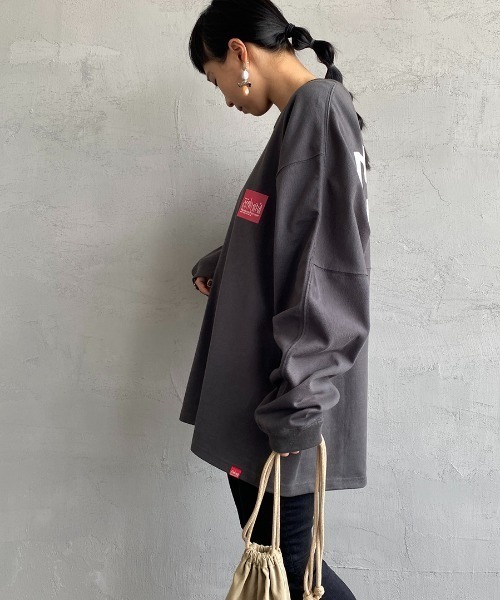 Manhattan Portage（マンハッタンポーテージ）の「[MANHATTAN PORTAGE/マンハッタンポーテージ] 別注 バックプリントロングスリーブTシャツ（Tシャツ/カットソー・レディース・チャコール/アイボリー/グレー・S/M/L/XL）」の14枚目の写真