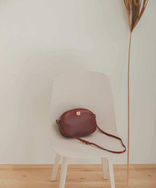 SENSE OF PLACE by URBAN RESEARCH（センスオブプレイスバイアーバンリサーチ）の「ヴィンテージライクシボショルダーバッグ（ショルダーバッグ・レディース・ブラック/ブラウン/バーガンディー・ONE）」の3枚目の写真