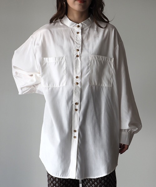 Riberry（リベリー）の「ダブルボタンサテンオーバーシャツ（シャツ/ブラウス・レディース・ブラック/ベージュ/カーキ/オフホワイト・MEDIUM）」の2枚目の写真