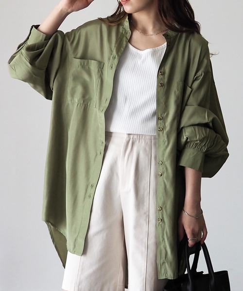 Riberry（リベリー）の「ダブルボタンサテンオーバーシャツ（シャツ/ブラウス・レディース・ブラック/ベージュ/カーキ/オフホワイト・MEDIUM）」の4枚目の写真