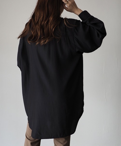 Riberry（リベリー）の「ダブルボタンサテンオーバーシャツ（シャツ/ブラウス・レディース・ブラック/ベージュ/カーキ/オフホワイト・MEDIUM）」の19枚目の写真