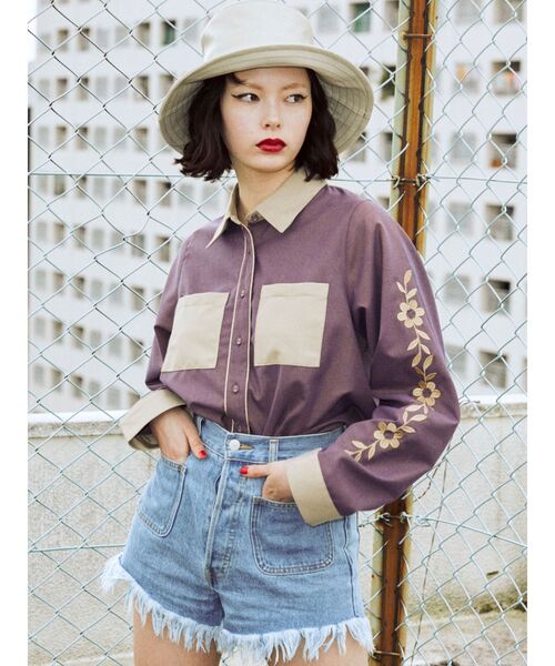 jouetie（ジュエティ）の「バイカラーパイピングフラワーシャツ（シャツ/ブラウス・レディース・パープル/オフホワイト/ブルー・MEDIUM）」の3枚目の写真