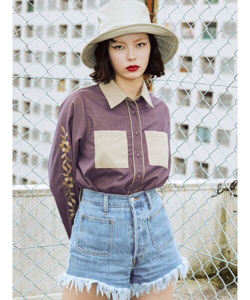 jouetie（ジュエティ）の「バイカラーパイピングフラワーシャツ（シャツ/ブラウス・レディース・パープル/オフホワイト/ブルー・MEDIUM）」の6枚目の写真