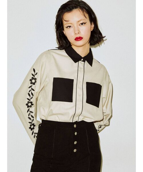 jouetie（ジュエティ）の「バイカラーパイピングフラワーシャツ（シャツ/ブラウス・レディース・パープル/オフホワイト/ブルー・MEDIUM）」の19枚目の写真