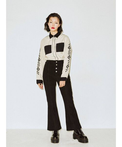 jouetie（ジュエティ）の「バイカラーパイピングフラワーシャツ（シャツ/ブラウス・レディース・パープル/オフホワイト/ブルー・MEDIUM）」の20枚目の写真