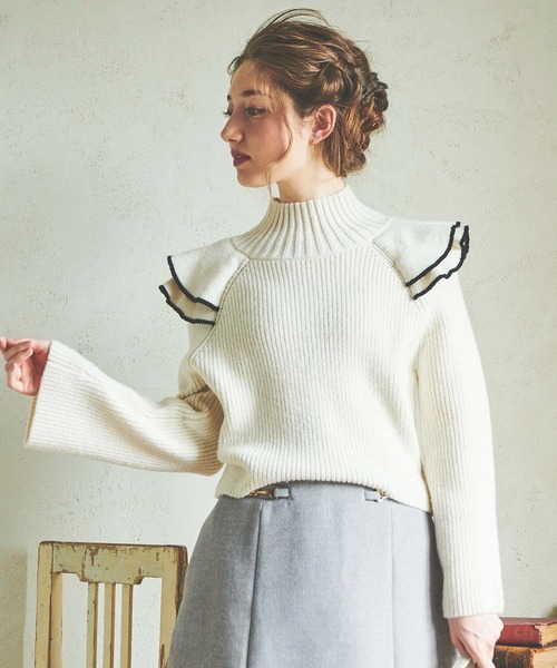 NOELA(ノエラ)の「ショルダーフリルニット(ニット/セーター・レディース・オフホワイト/ラベンダー/ベージュ・FREE)」の4枚目の写真