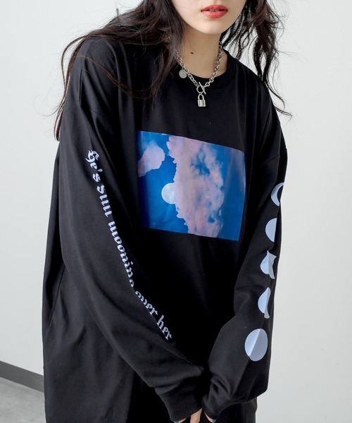 RASVOA(ラスボア)の「MOON ロンT(Tシャツ/カットソー・レディース・ブラック/オフホワイト・FREE)」の2枚目の写真