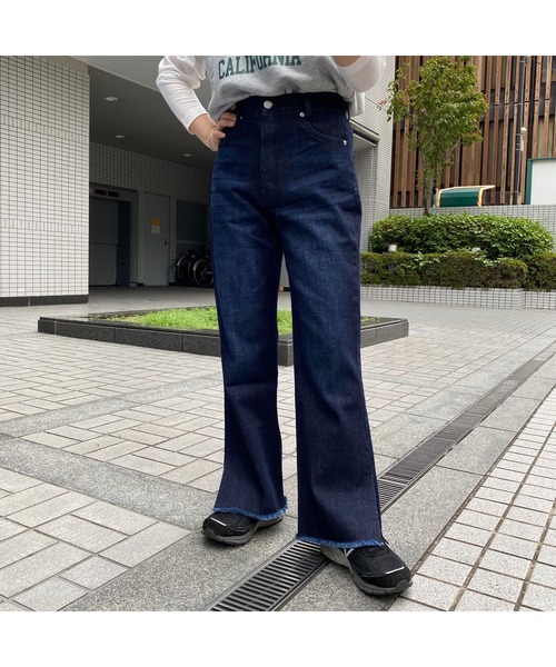 CPCM(シーピーシーエム)の「サイドスリット裾フリンジデニム(デニムパンツ・レディース・ブラック/インディゴブルー/ブルー・FREE)」の19枚目の写真