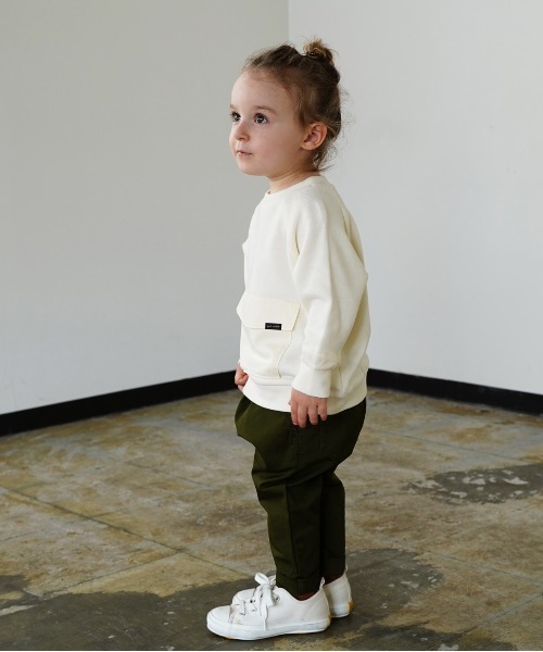 quoti use fith(クゥオティ ユース フィス)の「裏毛ポケット長袖スウェット(スウェット・キッズ・ホワイト/カーキ/チャコールグレー・80/90/100/110/120/130)」の13枚目の写真