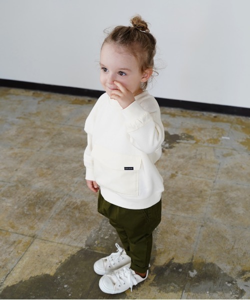 quoti use fith(クゥオティ ユース フィス)の「裏毛ポケット長袖スウェット(スウェット・キッズ・ホワイト/カーキ/チャコールグレー・80/90/100/110/120/130)」の12枚目の写真