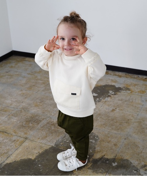 quoti use fith(クゥオティ ユース フィス)の「裏毛ポケット長袖スウェット(スウェット・キッズ・ホワイト/カーキ/チャコールグレー・80/90/100/110/120/130)」の11枚目の写真