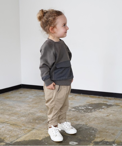 quoti use fith(クゥオティ ユース フィス)の「裏毛ポケット長袖スウェット(スウェット・キッズ・ホワイト/カーキ/チャコールグレー・80/90/100/110/120/130)」の10枚目の写真