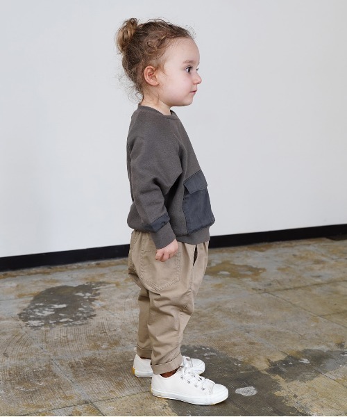 quoti use fith(クゥオティ ユース フィス)の「裏毛ポケット長袖スウェット(スウェット・キッズ・ホワイト/カーキ/チャコールグレー・80/90/100/110/120/130)」の9枚目の写真