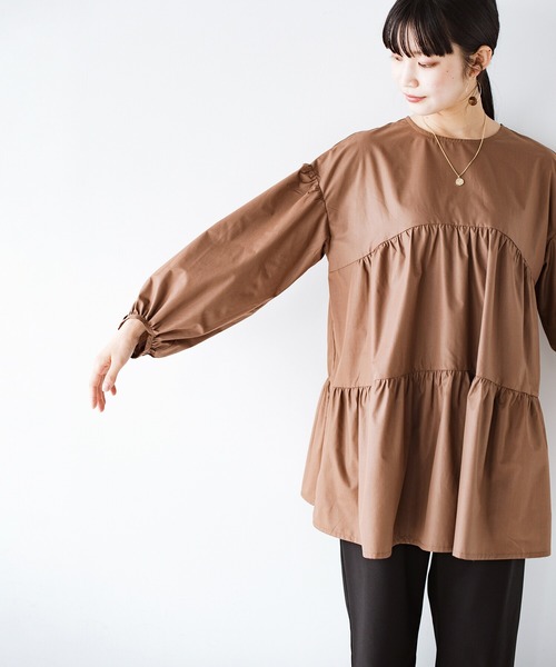 軽やかブラウス　チュニック haco!（ハコ）の「ティアードの華やぎで体形カバーと悟らせない