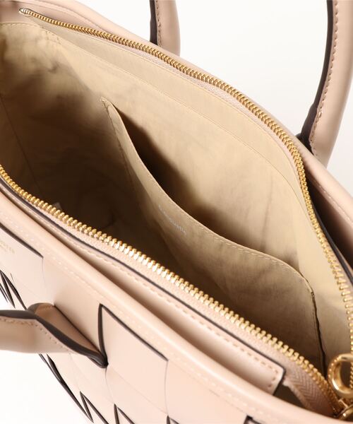 & chouette（アンドシュエット）の「編み込みトート（M)（トートバッグ・レディース・ブラック/ベージュ/オフホワイト/グレイッシュベージュ・FREE）」の8枚目の写真