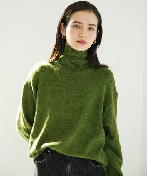 koe（コエ）の「天竺編みタートルネックニット*（ニット/セーター・レディース・ライトベージュ/カーキ/グリーン/ブラック/ブラウン/マスタード・L/S/M）」の4枚目の写真