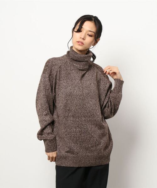 koe（コエ）の「天竺編みタートルネックニット*（ニット/セーター・レディース・ライトベージュ/カーキ/グリーン/ブラック/ブラウン/マスタード・L/S/M）」の9枚目の写真