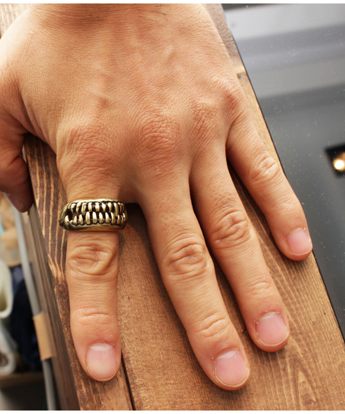 ANCHOR（アンカー）の「Gimmick Tooth RING（リング・レディース・ゴールド/シルバー/ブラック系その他・19号/17号）」の8枚目の写真