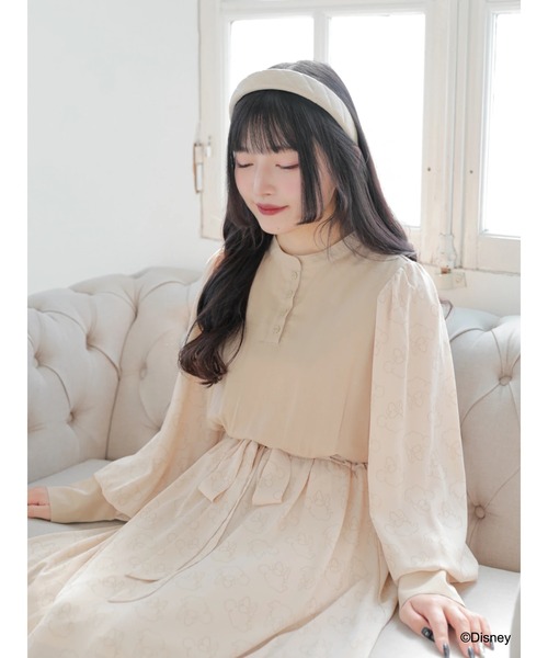 Disney（ディズニー）の「ミニー/スタンドカラーワンピース（ワンピース・レディース・ベージュ・FREE）」の2枚目の写真