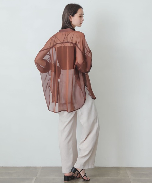 SENSE OF PLACE by URBAN RESEARCH(センスオブプレイスバイアーバンリサーチ)の「シアーシャンブレールーズシャツ(シャツ/ブラウス・レディース・グリーン/ブルー/ベージュ/ブラック/オフホワイト/ブラウン・ONE)」の12枚目の写真