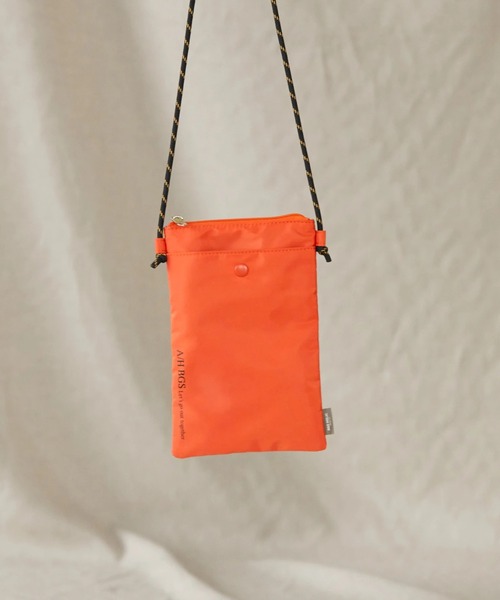 AMERICAN HOLIC(アメリカンホリック)の「コードストラップミニサコッシュ(ショルダーバッグ・レディース・アイボリー/ブラック/オレンジ/グリーン・FREE)」の4枚目の写真