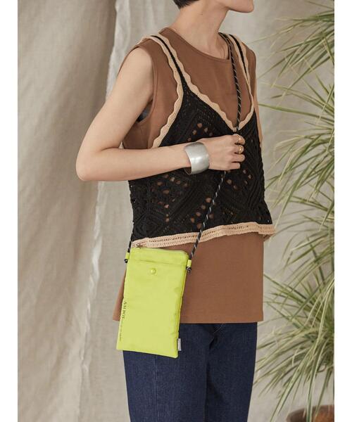 AMERICAN HOLIC(アメリカンホリック)の「コードストラップミニサコッシュ(ショルダーバッグ・レディース・アイボリー/ブラック/オレンジ/グリーン・FREE)」の2枚目の写真