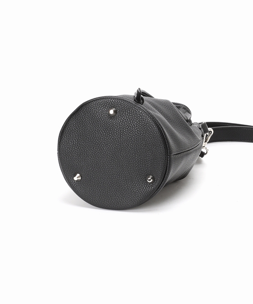 B.C STOCK（ベーセーストック）の「フェイクレザー キンチャクバッグ（ショルダーバッグ・レディース・ホワイト/ブラック/オレンジ/ブルー・FREE）」の16枚目の写真