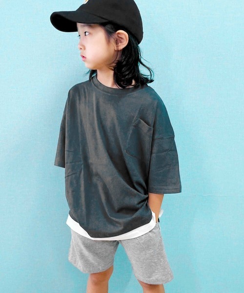 THE CASUAL(カジュアル)の「ビッグシルエット 裾フェイクレイヤード半袖ポケットTシャツ キッズ(Tシャツ/カットソー・キッズ・ブラック/ダークグリーン/ネイビー/オレンジ/ブルー/ミント/モカ/杢グレー/ベージュ/チャコール・140cm/150cm/160cm/120cm/130cm/110cm)」の11枚目の写真