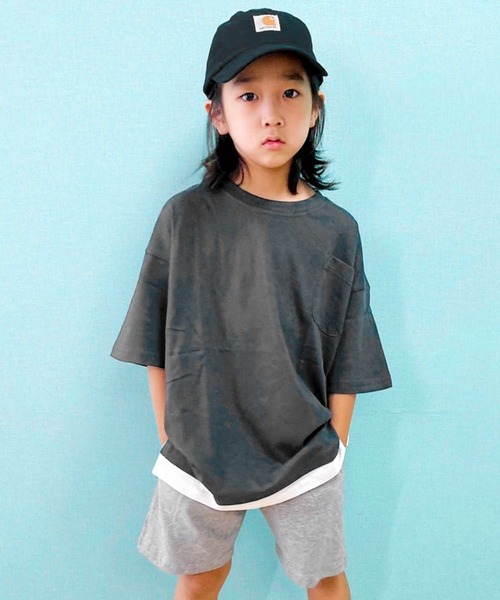 THE CASUAL(カジュアル)の「ビッグシルエット 裾フェイクレイヤード半袖ポケットTシャツ キッズ(Tシャツ/カットソー・キッズ・ブラック/ダークグリーン/ネイビー/オレンジ/ブルー/ミント/モカ/杢グレー/ベージュ/チャコール・140cm/150cm/160cm/120cm/130cm/110cm)」の12枚目の写真
