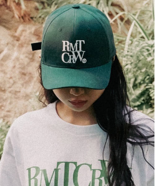 ROMANTIC CROWN(ロマンティッククラウン)の「【ROMANTIC CROWN】RECENT LOGO BALL CAP / ロマンティッククラウン リセント ロゴ ベースボール キャップ(キャップ・メンズ・オートミール/グリーン/ネイビー・FREE)」の2枚目の写真