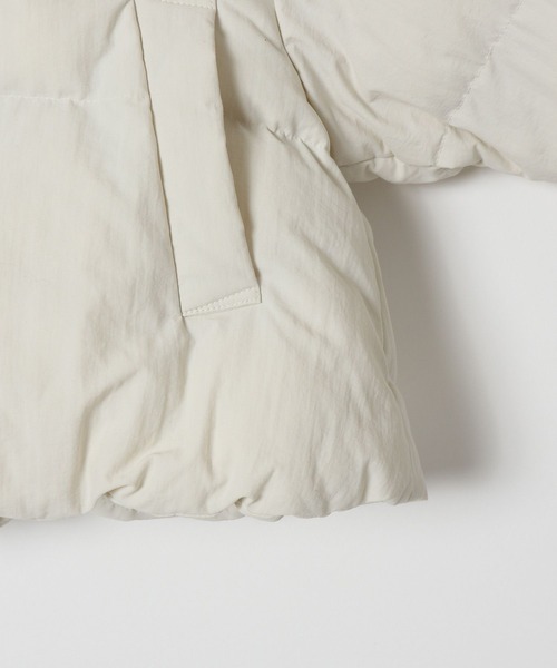 LOWRYS FARM（ローリーズファーム）の「エアサーマルスタンドブルゾン　298172（ダウンジャケット/コート・キッズ・アイボリー/ブラック・150cm/160cm）」の6枚目の写真