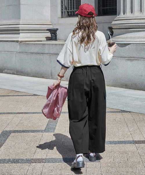 MONO-MART LADY'S(モノマートレディース)の「ハイウエストタックワイドバルーンカーゴパンツ(カーゴパンツ・レディース・ベージュ/ブラック/カーキ/アイボリー/チャコールグレー・S/M)」の13枚目の写真