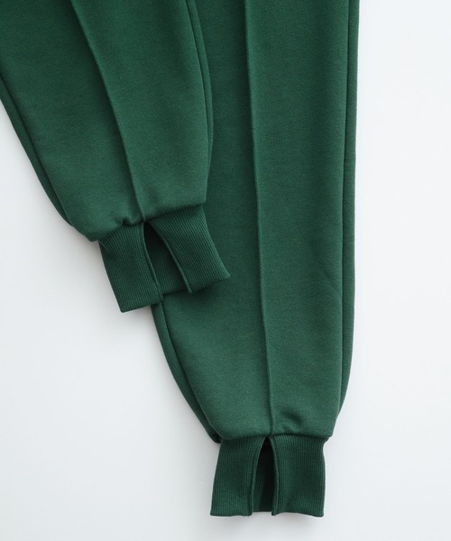 Chaco closet（チャコ クローゼット）の「センタータック裾スリットカットスウェットジョガーパンツ（スウェットパンツ・レディース・アイボリー/ブラック/レッド/グリーン/ネイビー・S/M）」の16枚目の写真