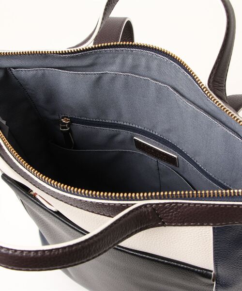 COLE HAAN（コールハーン）の「グランド アンビション スモール コンバーチブル ラックス バックパック womens（ハンドバッグ・レディース・ネイビー・OSFA）」の4枚目の写真